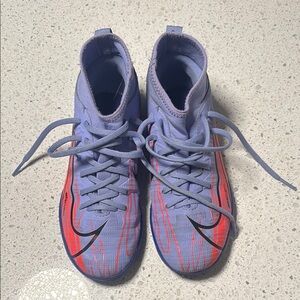 Purple and Red Nike Youth Indoor Court Soccer Shoes — Mericurial sz y3.5
